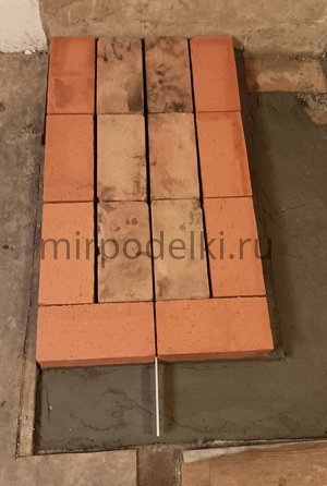 Первый ряд печи 2х3.5 кирпича